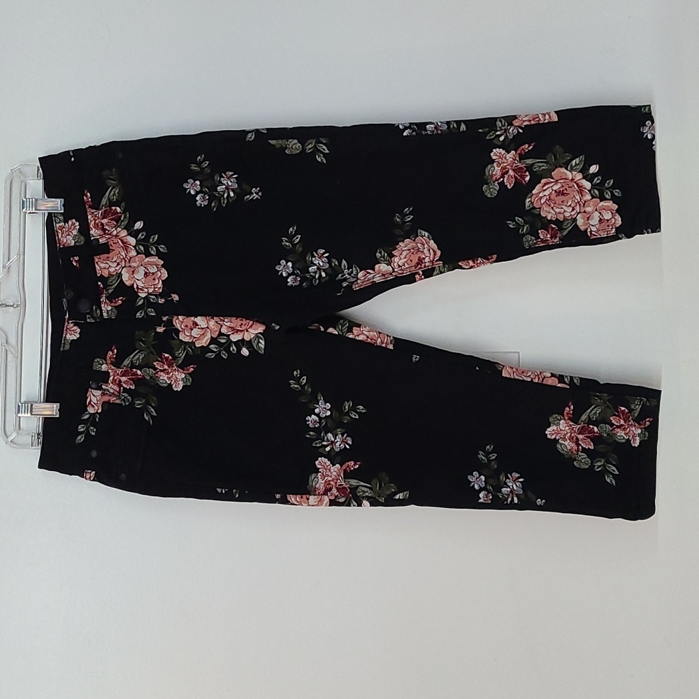 ✨️ Suko Floral Cropped Jeans